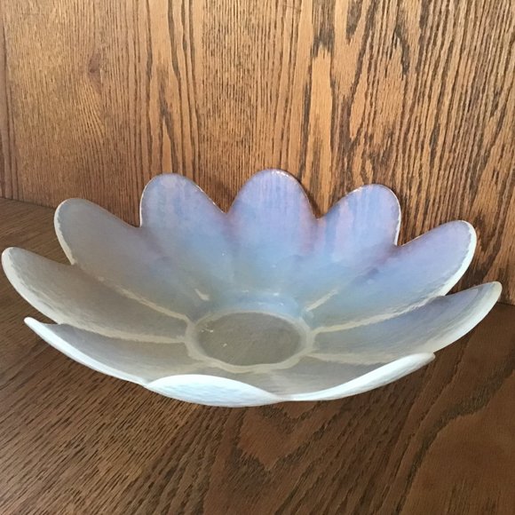 Very Large Glass Hand Blown Signed Murano  Petal Bowl in Iridescent White - Picture 2 of 9